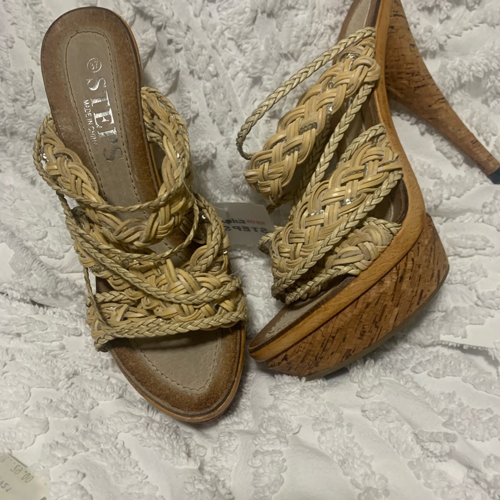 NWT Platform Sandals